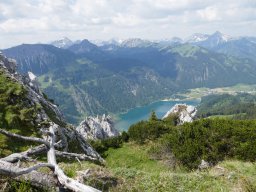 202306-3Klettersteige-044-FriedbergerKlettersteig-BlickAufDenHaldensee