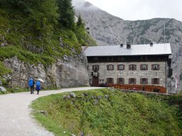 202308-alpenuberquerung-070j-p1010625-tag3-karwendelhaus